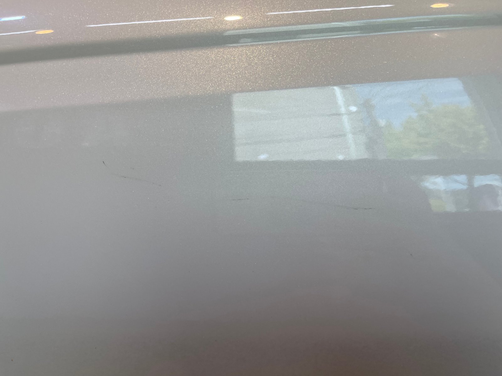 카니발의 색감이 시공 후에 확실히 더 깊어진 느낌이었습니다.