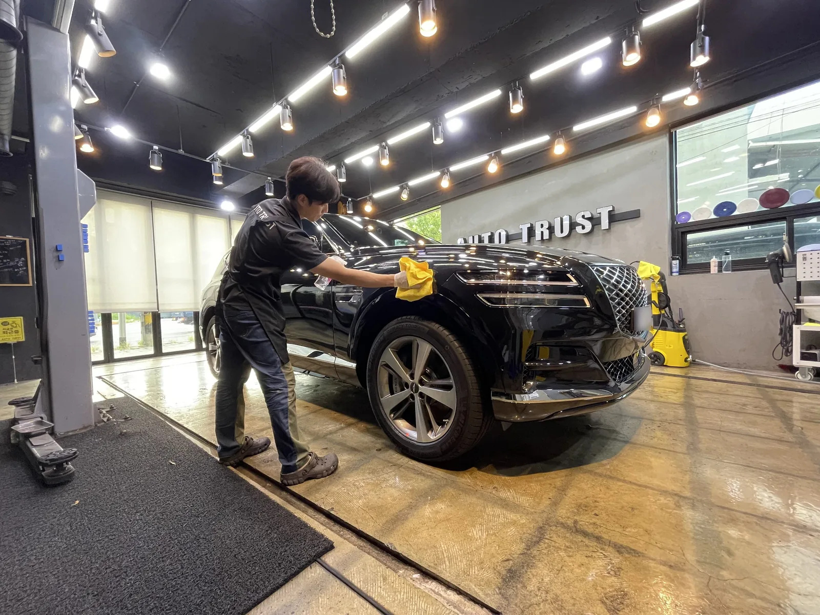 대표님께서는 자동차 보수 도장과 광택 분야에서 17년 넘게 교육에 참여해오셨고, 전국기능경기대회 심사위원 경…