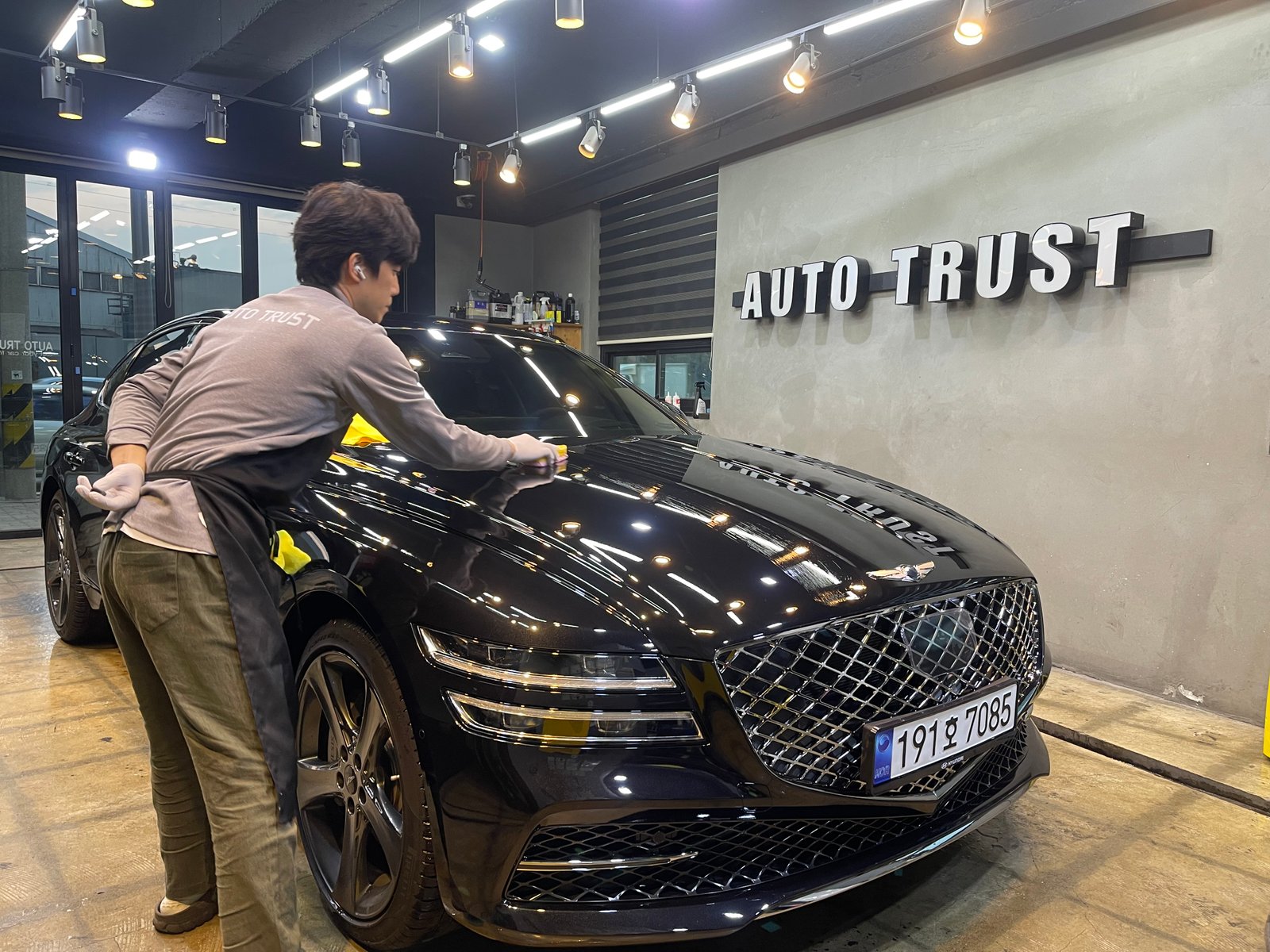 경화가 끝난 부위는 극세사 타월로 꼼꼼하게 마무리해주셨습니다.